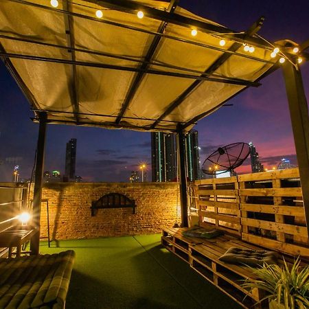 The Bridge Hostel Bangkok Extérieur photo