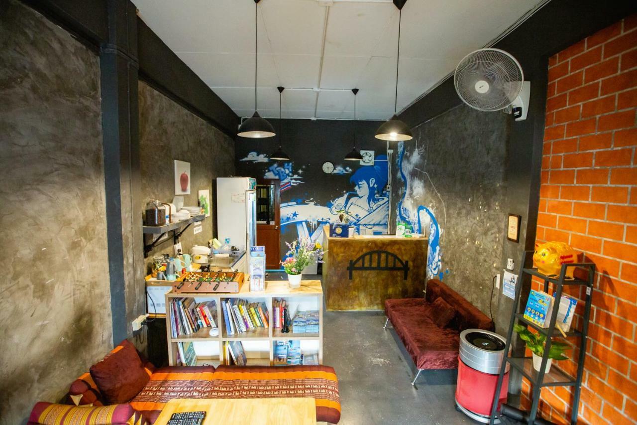 The Bridge Hostel Bangkok Extérieur photo