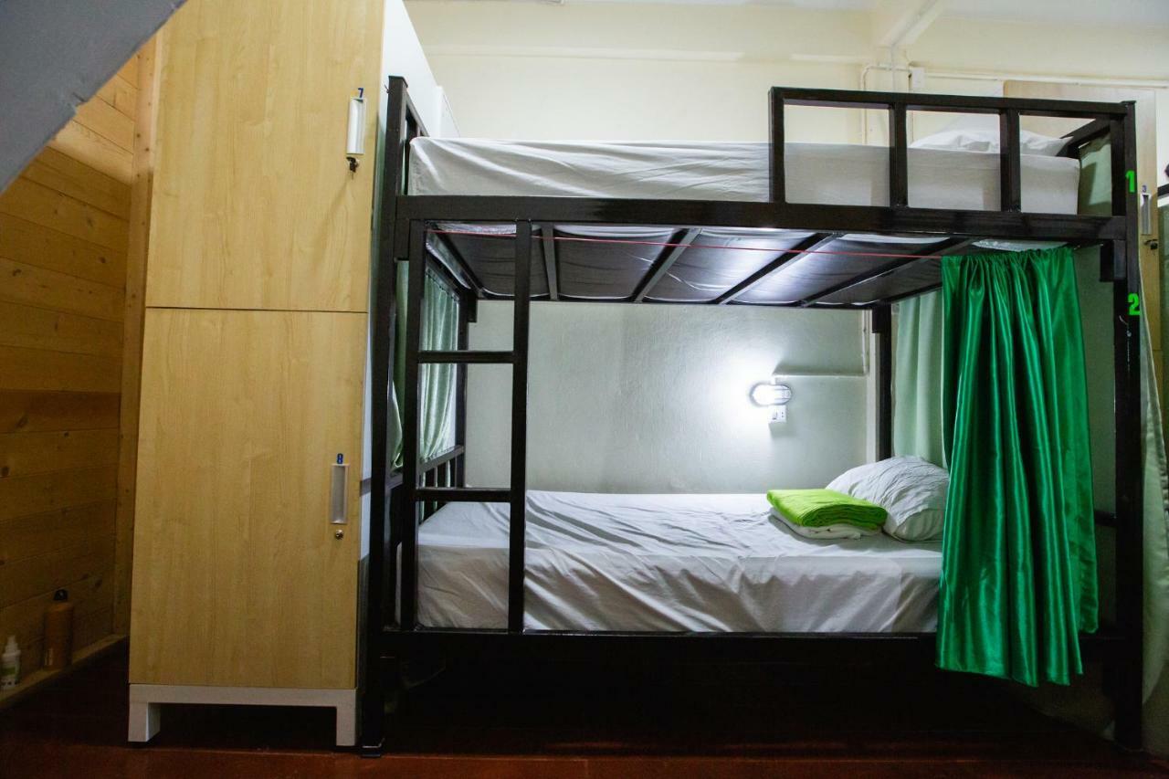 The Bridge Hostel Bangkok Extérieur photo