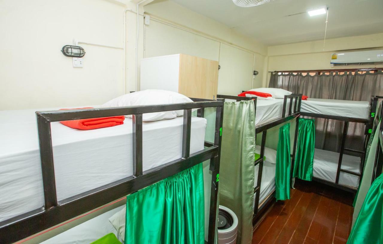 The Bridge Hostel Bangkok Extérieur photo