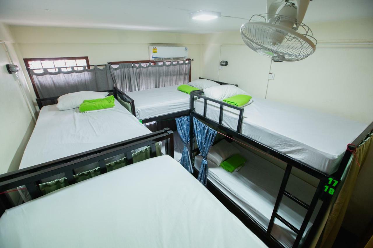 The Bridge Hostel Bangkok Extérieur photo