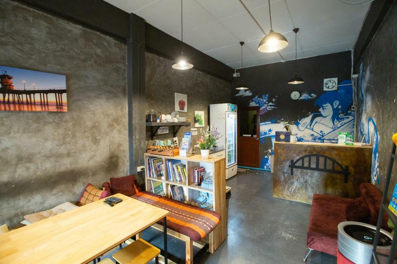 The Bridge Hostel Bangkok Extérieur photo