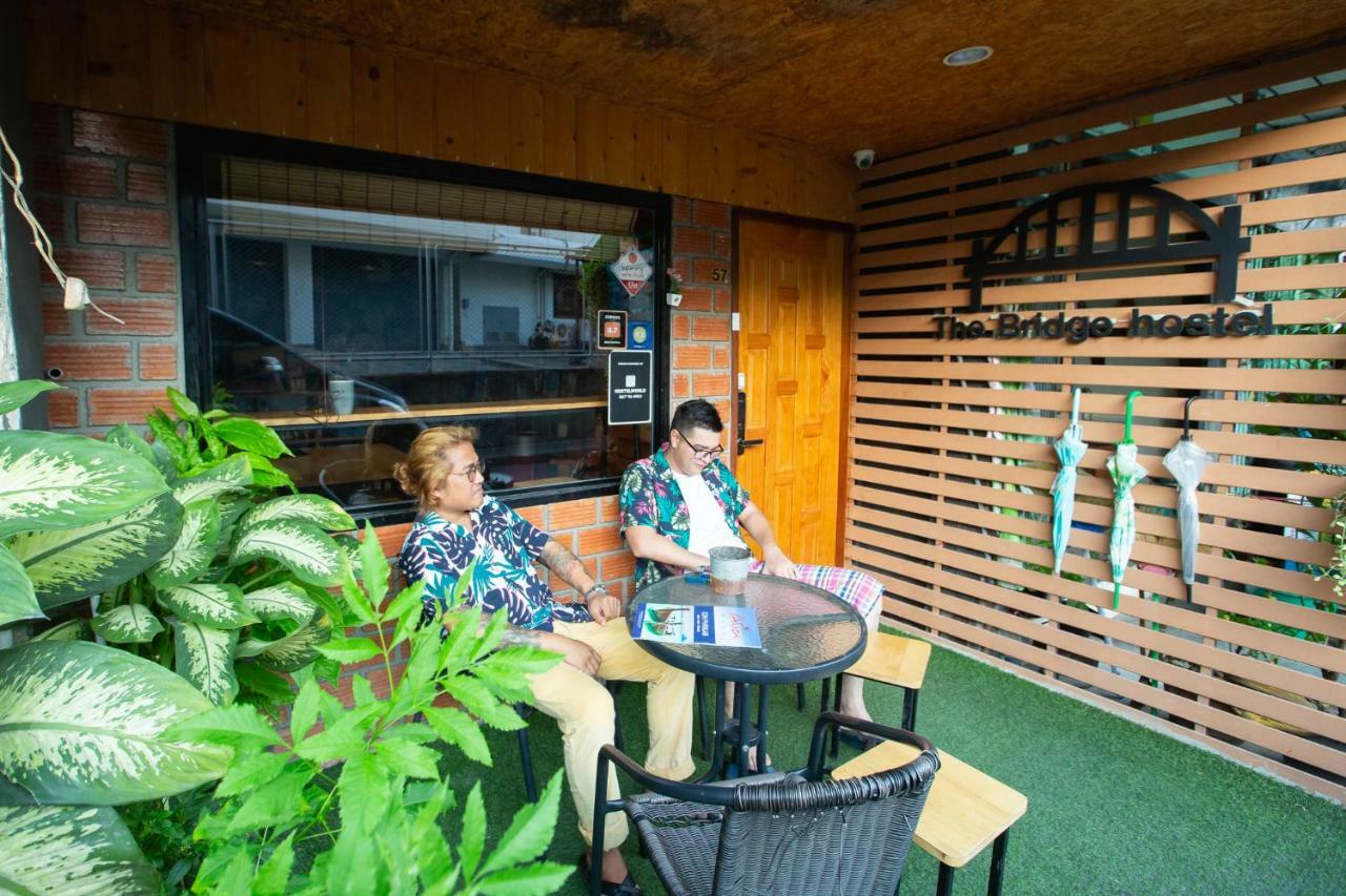 The Bridge Hostel Bangkok Extérieur photo