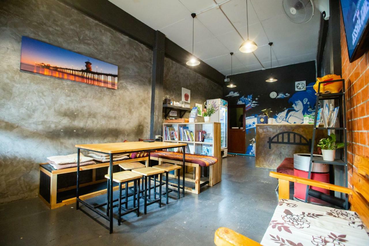 The Bridge Hostel Bangkok Extérieur photo