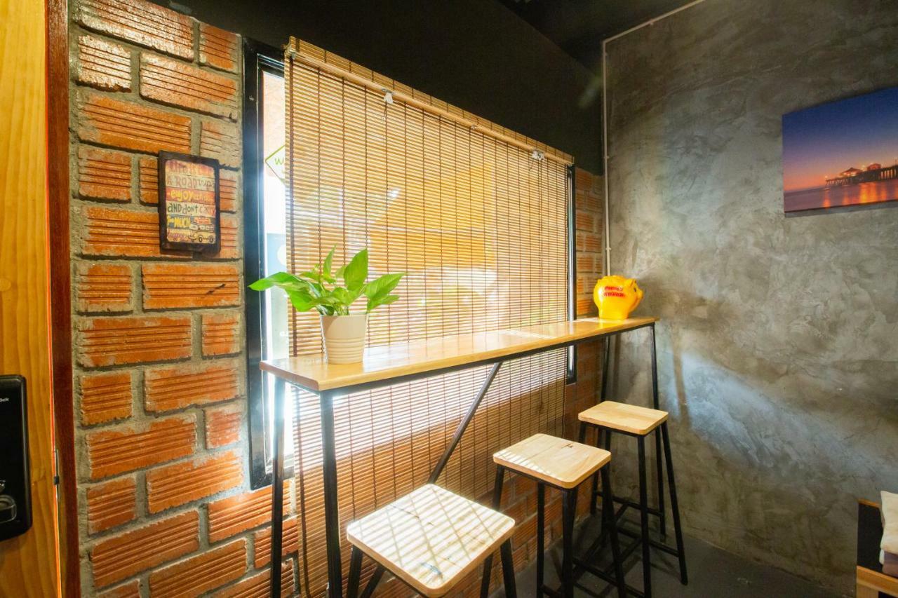 The Bridge Hostel Bangkok Extérieur photo